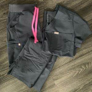 Figs scrub set. XS one pocket scrub top. XS straight leg pant.